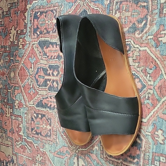 1. State Monte Blanc Sandal - Picture 2 of 8